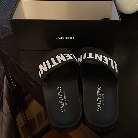 COPY - NWB Valentino slides - Picture 1 of 3